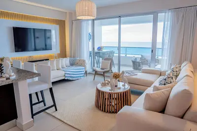 Image de Amazing & Solemn Ocean & Beach Front Apartment in Juan Dolio with a Huge Balcony