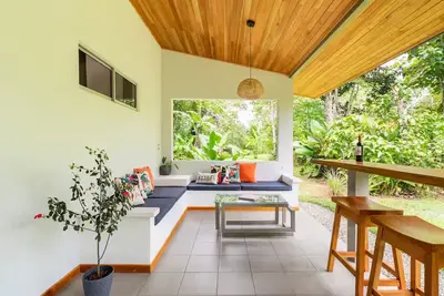 Image de Complete house in the privacy of a spacious tropical setting