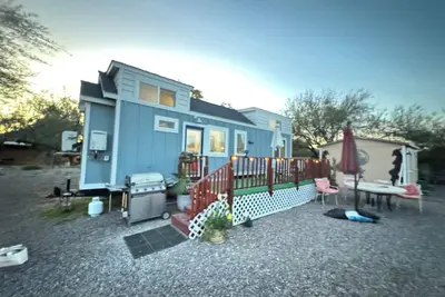 Image de Newly built Tiny house on ranch setting in the middle of Scottsdale!