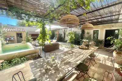 Image de Un petit bijou provençal au coeur d'un village avec piscine