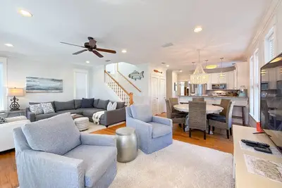 Image de Spacious 4br Seacrest Retreat – Sleeps 16, Walk to Beach, Bikes Included!