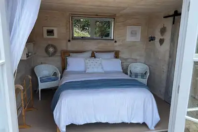 Image de Quiet, private Cosy Cabin with en-suite. Access to bike paths, river and pub.