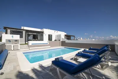 Image de Exquisite Lanzarote Villa | Villa Nova Vista | 4 Bedrooms | Spectacular Sea Views & Private Pool | Playa Blanca