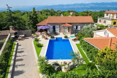 Charming Villa Azul with Pool, Jacuzzi & Sauna