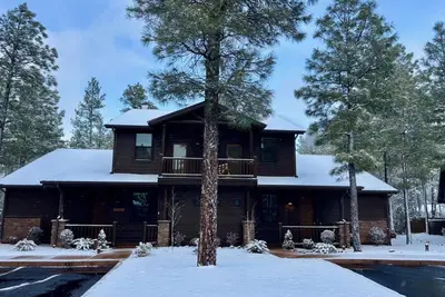 Image de Mountain Views, Cozy Comfort, and Snowbird Bliss – Your Perfect Show Low Getaway