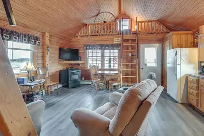 Image de Waterfront Camp on Long Lake w/ Trail Access!