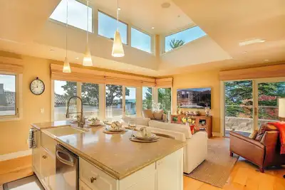 Image de Carmel Penthouse - Ocean Views, 2-bedroom, A/C, WiFi