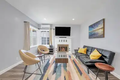 Image de Charming 2-bedroom house with Ac, High Speed WiFi in peaceful Inglewood