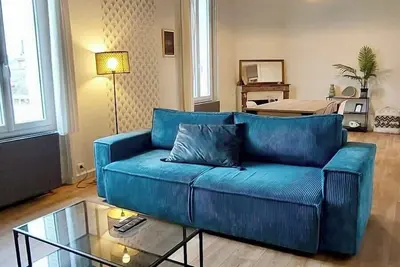 Image de Casa Zola #2 - Grand T2 central avec balcon proche gare