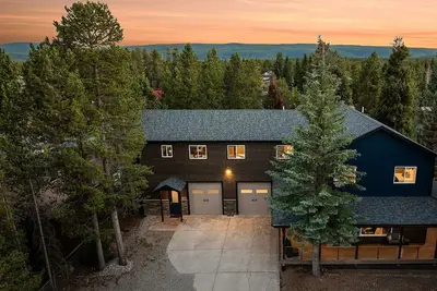 Image de Spacious Group Getaway * Make Memories 1 mile from Yellowstone!