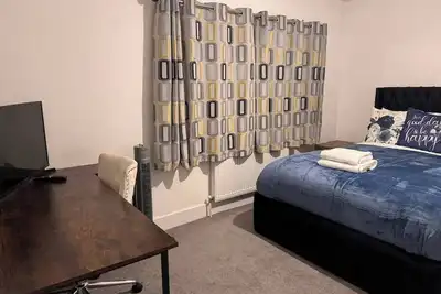 Image de 10% Discount on our 3-bedroom cosy Home in Hornchurch. 5 mins to Districtline.