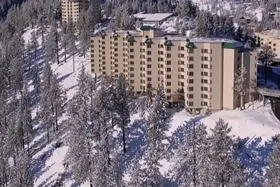 Image de Ski-In/Ski-Out Luxury at The Ridge, Lake Tahoe – Your Perfect Mountain Getaway