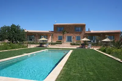 Image de Maison de campagne \"El Idilio\" avec piscine privée, Wi-Fi et climatisation