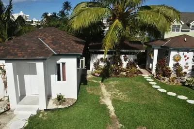 Image de Charming 1-bedroom cottage in delightful Cable Beach Nassau with WiFi, Ac,