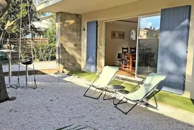 Image de Appartement T3 - 4\/6 personnes - Rez de jardin - Climatisation - WiFi - Centre ville - Sainte Maxime