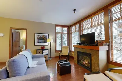 Charming Ski-In/Ski-Out Pet Friendly Condo!