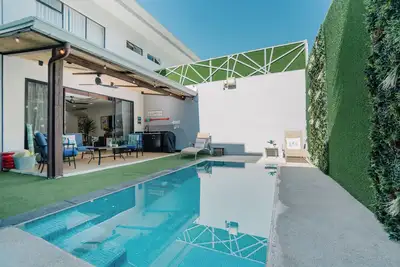 Image de Casa Las Palmas - Modern Comfort + Private Pool, Near Beach, 4 Pax!
