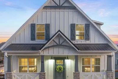 Image de Southern Charm: Lake Views & Hot Tub
