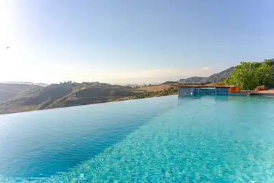 Image de Sun House Malibu - Private Estate with Infinity Pool & Views - 6 bedrooms