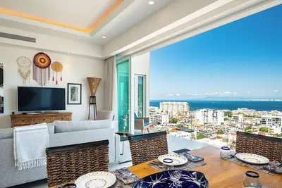 Image de On Top of the World with Epic 2 Bedroom Penthouse Views Zona Romantica