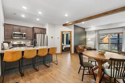 Image de Labor Day OpenCozy New Cabin w Free Local Attraction Tickets-Private Hot Tub- Community Indoor Pool