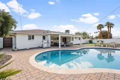 Image de Fairway - Pool & Mini Golf - 5 Mins to Old Town