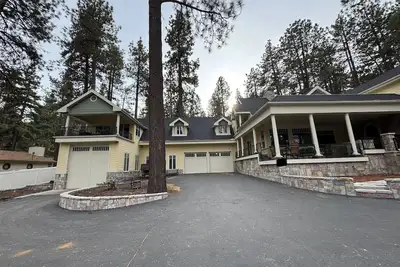 Image de Spacious lodge in fabulous Wrightwood with WiFi, Ac