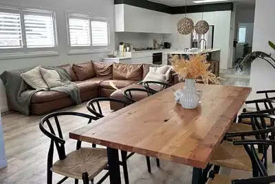 Image de family friendly coastal oasis