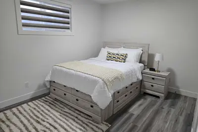 Image de Brand New 1 Bedroom Suite with Private Entrance-10 mins to Airport-self check-in