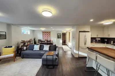 Image de North Vancouver Gem: Cozy Retreat Between Mountain & Ocean!
