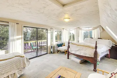 Image de Near Hiking: Tranquil Crestone Studio w\/ Deck!