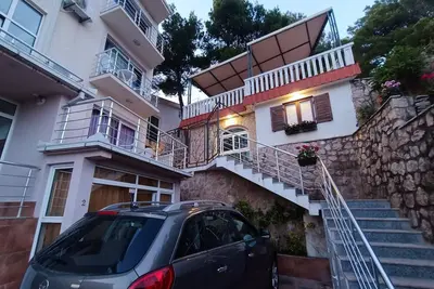Image de Un appartement dans un complexe dans une pinède