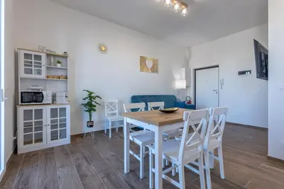 Image de Bright apartment with balcony that accommodates up to 5 people, strategically located near the Technopole, the Fair and the Unipol Tower. Located in the Bolognina district, known for its lively and multicultural spirit, the apartment is located north of
