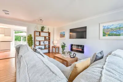 Image de Belle maison de vacances privée pour 10 personnes avec Wifi, Tv, patio et parking