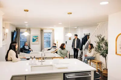 Image de True 2-bed - 20 mins to Nyc! Luxury Brownstone