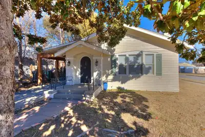 Image de Spacious Bungalow W/ Optional 1Bed Apt