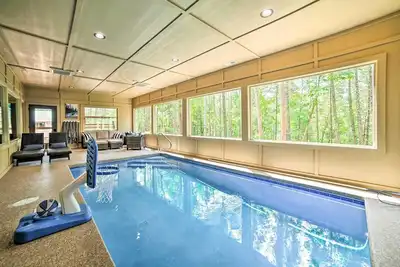 Image de Luxury 4br Cabin | Pool | Hot Tub | Home Theater!