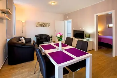 Image de Centrally located 1-bedroom apartment with jacuzzi & private parking