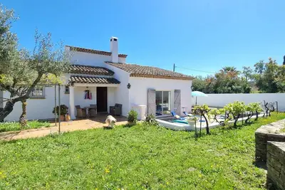 Image de Maison climatisée avec grand jardin, proche plage et commerces