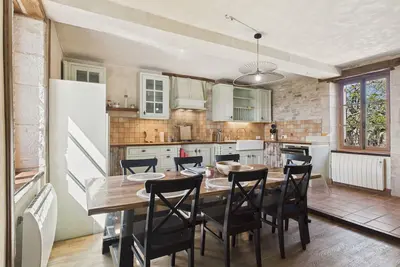Image de À la campagne, belle maison pour 8 avec piscine