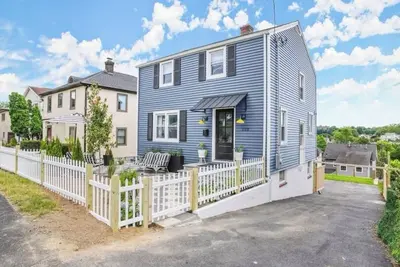Image de Charming Greenwich Getaway - Minutes from MetroNorth Train to Nyc