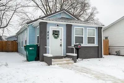 Image de Modern 2-Br Home with Fenced Yard & Workspace