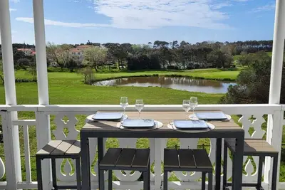 Image de Appartement avec vu imprenable sur le Golf, Ă 10 mn de la belle plage du Veillon