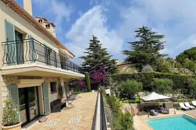 Image de JdV Holidays Villa Robinier, renovated with Ac, heated pool & panoramic sea view