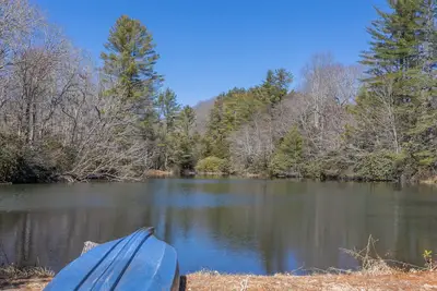 Image de Newly Constructed Home on Sparkling Lakes