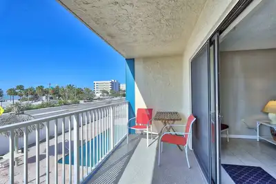 Image de 🏖️Steps to Beach-Gulf Views-Private Balcony🌞Heated Pool-La Coquina 102🌴