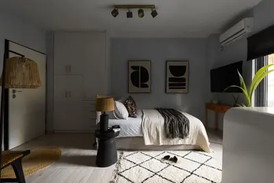 Image de Piraeus Gem: Netflix, Nespresso & Style
