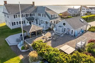 Image de Waterfront Cape Cod Escape - 9 Bedrooms + Guest House