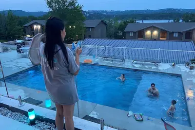 Image de 2bd Poolside w/HotTub &Game Room & Fantastic View!