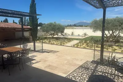 Image de La Villa Rouge Avec Piscine Et Vue Sur Le Mont Ventoux